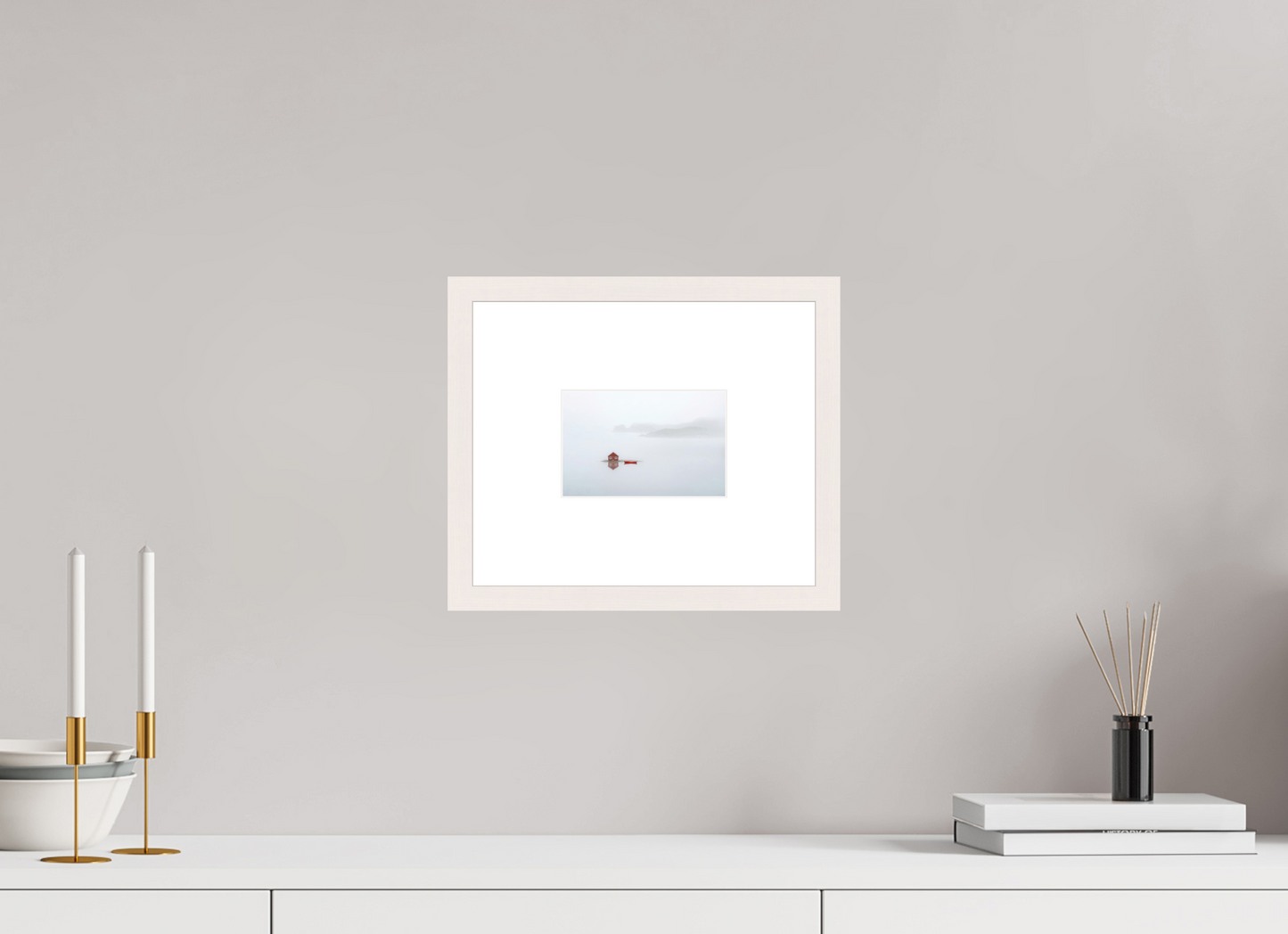 15 x 10 cm, Fine Art Print gerahmt Im Küstennebel ein Zuhause--Wandbild, Wandkunst, Fine Art Print, Leinwand, Acryldruck, Alu-Dibond